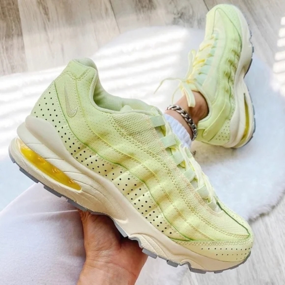 Nike Air Max 95 SE GS Citron Yellow Sneakers Size 7 Youth or 8.5 Women's